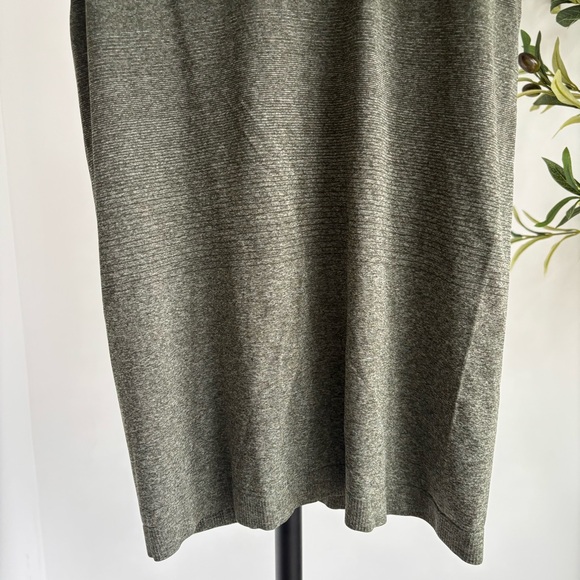 • [Athleta] Racerback Tank • - Picture 3 of 8